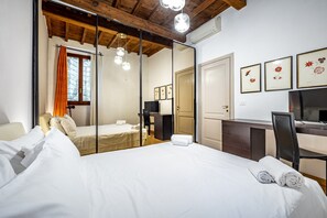 Postazione laptop, ferro/asse da stiro, Wi-Fi gratuito