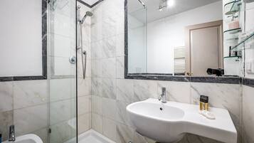 Apartment, 1 Bedroom, Terrace | Bathroom