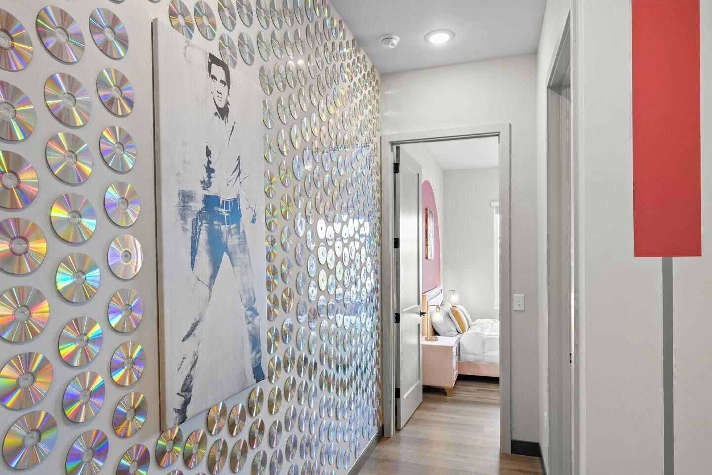 Desk, iron/ironing board, WiFi, bed sheets