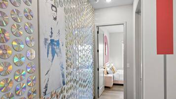 Desk, iron/ironing board, WiFi, bed sheets