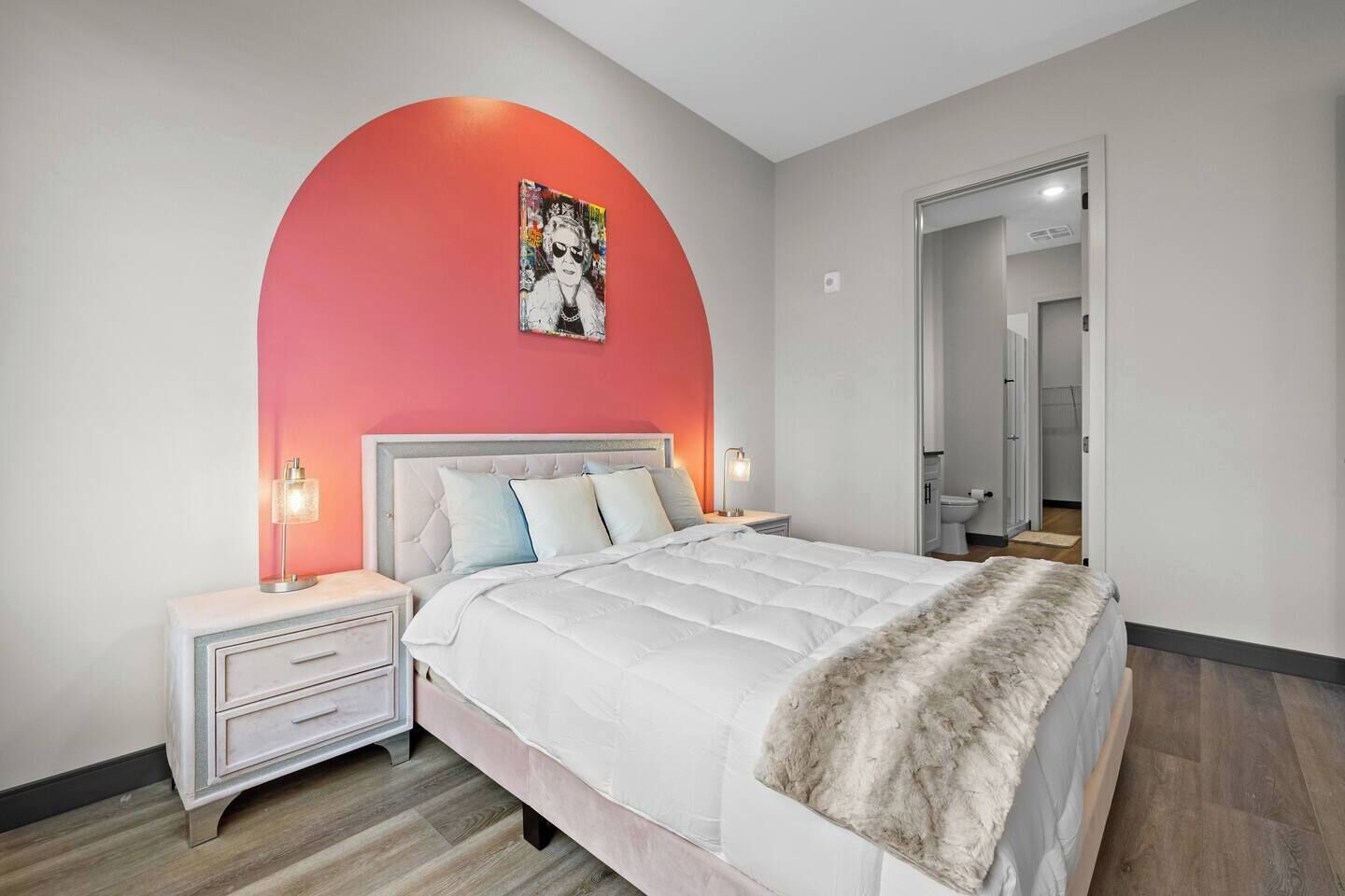 Desk, iron/ironing board, WiFi, bed sheets