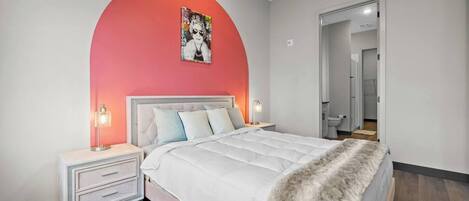 Desk, iron/ironing board, WiFi, bed sheets