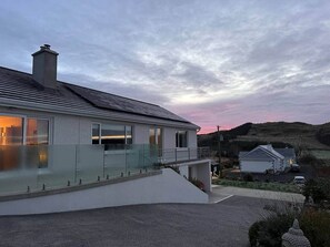 Exterior - Fintra Bay Hideaway with EV Charger (Upper Killybegs)