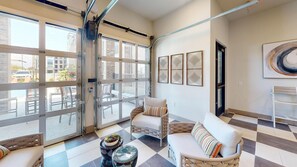 Smart TV - Landing | Amazing 1BD in Corinth (Denton)