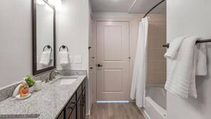 Bathroom - Landing | Amazing 1BD in Corinth (Denton)