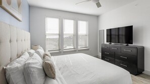 Desk, iron/ironing board, WiFi, bed sheets - Landing | Amazing 1BD in Corinth (Denton)