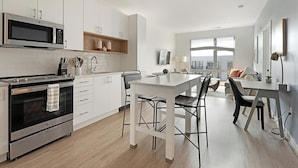 Kühlschrank, Esstisch