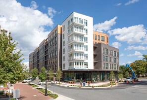 Exterior - Landing | Modern 1BD, Clubhouse, Courtyard (Alexandria)