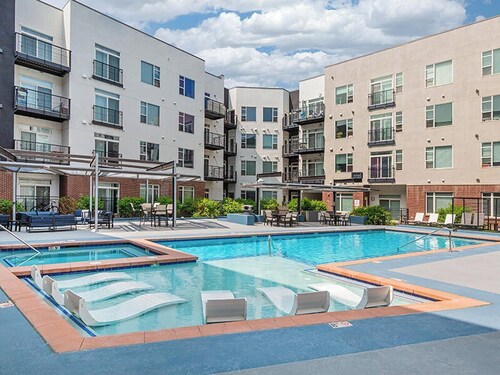 Landing | Stylish 2BD, Gym, Clubhouse