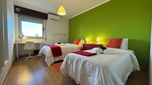 Iron/ironing board, WiFi, bed sheets