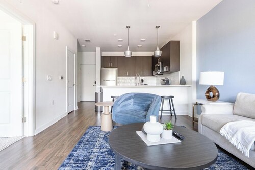Landing | Chic 1BD, Yoga Studio