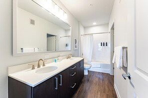 Bathroom - Landing | Chic 1BD, Yoga Studio (Kissimmee)