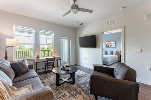 Landing | Stylish 1BD, Yoga Studio