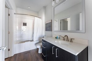Bathroom - Landing | Modern 1BD, Yoga Studio (Kissimmee)