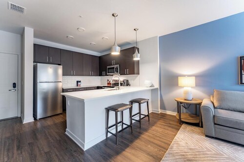 Landing | Amazing 1BD, Yoga Studio