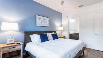 2 bedrooms, desk, iron/ironing board, WiFi