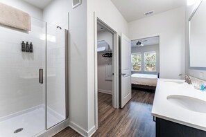 Bathroom - Landing | Stunning 2BD, Yoga Studio (Kissimmee)