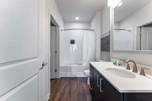 Bathroom - Landing | Spectacular 2BD, Yoga Studio (Kissimmee)