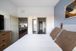 Desk, iron/ironing board, WiFi, bed sheets - Landing | Incredible 1BD, Gym, Pool (Orange Beach)