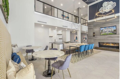 Landing | Stylish 3BD, Pool, Gym