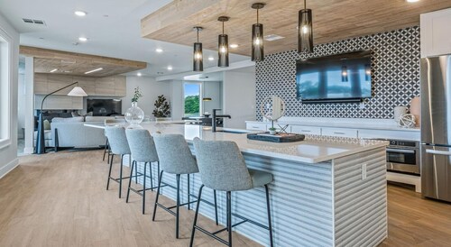 Landing | Modern 1BD, Pool, Courtyard