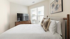 Desk, iron/ironing board, WiFi, bed sheets