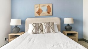 Desk, iron/ironing board, WiFi, bed sheets - Landing | Modern 1BD, Gym (Houston)