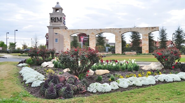 المنطقة المحيطة بالمنشأة