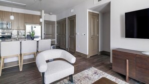 Interior - Landing | Beautiful 2BD, Gym (Houston)