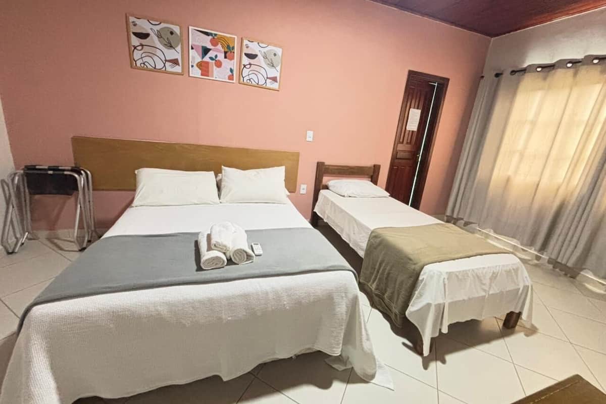 Klassieke chalet, uitzicht op tuin | Een bureau, een laptopwerkplek, gratis wifi