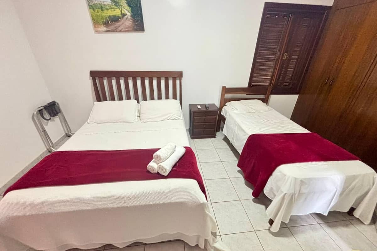 Superior kamer, uitzicht op tuin | Een bureau, een laptopwerkplek, gratis wifi