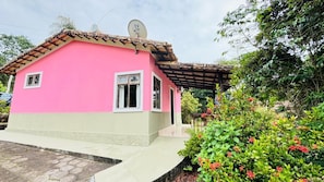 Classic Chalet, Garden View | Desk, laptop workspace, free WiFi