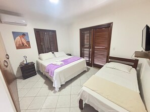 Desk, laptop workspace, free WiFi - Chalés Casa Rosa (Alto Paraíso de Goiás)