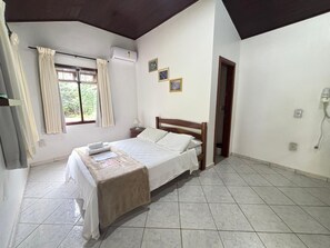 Chalet Standard, vista giardino | Una scrivania, postazione laptop, Wi-Fi gratuito