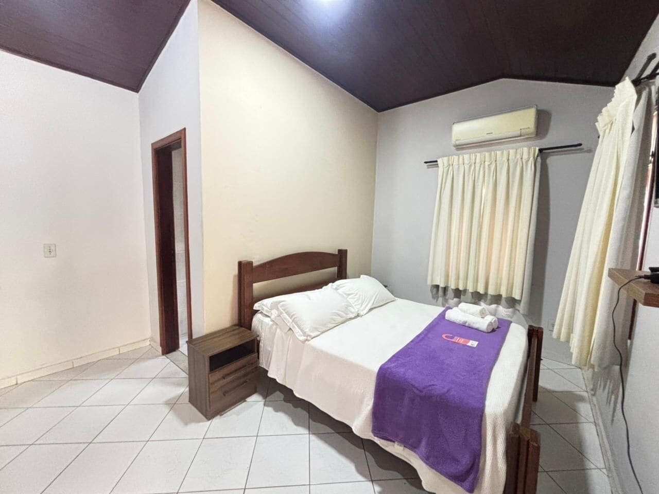 Chalet estándar, vistas al jardín | Escritorio, espacio para trabajar con un portátil, wifi gratis