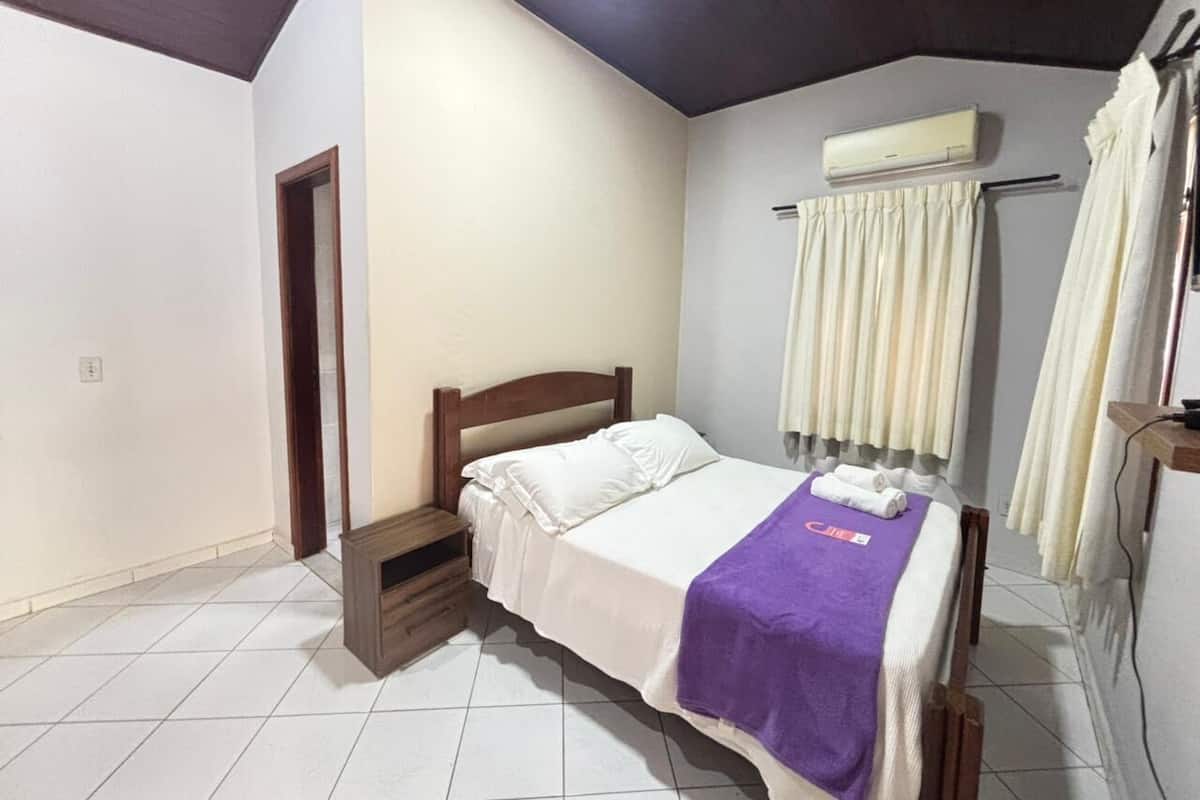 Standaard chalet, uitzicht op tuin | Een bureau, een laptopwerkplek, gratis wifi