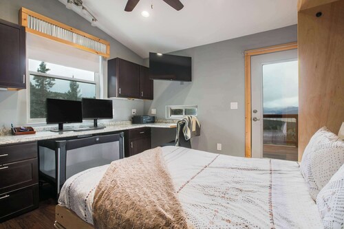 RidgeWalk Treehouse • Epic Angel Fire View @ 9200'