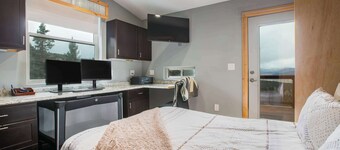 RidgeWalk Treehouse • Epic Angel Fire View @ 9200'