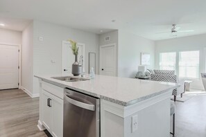 Interior - Landing | Stylish 2BD, Pool (Tice)