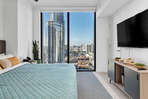 Desk, iron/ironing board, travel cot, free WiFi - Stylish 1BR Apartment • 31st Floor Beautiful Downtown & Bay Views (Miami)