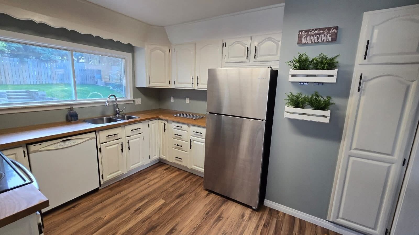 Mikroaaltouuni, uuni, liesi, astianpesukone