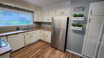 Mikroaaltouuni, uuni, liesi, astianpesukone