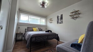 4 bedrooms, iron/ironing board, WiFi, bed sheets - Spacious 4-BR Home | Fire Pit | Deck | (Hinton)