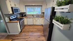 Mikroaaltouuni, uuni, liesi, astianpesukone