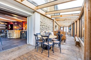 Outdoor dining - Cabernet Guest Room with Wi-Fi (Sèvremont)