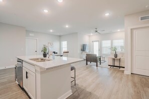 Interior - Landing | Stylish 2BD, Pool (Tice)