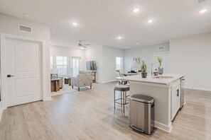 Interior - Landing | Incredible 2BD, Pool (Tice)