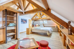 2 bedrooms, WiFi, bed sheets - “Syrah” Guest Room with Wi-Fi (Sèvremont)