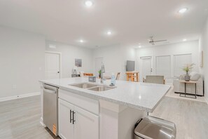 Interior - Landing | Beautiful 2BD, Pool (Tice)