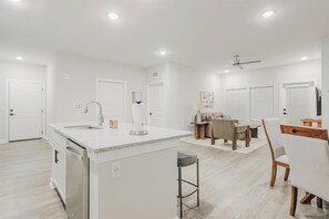 Interior - Landing | Amazing 2BD, Pool (Tice)